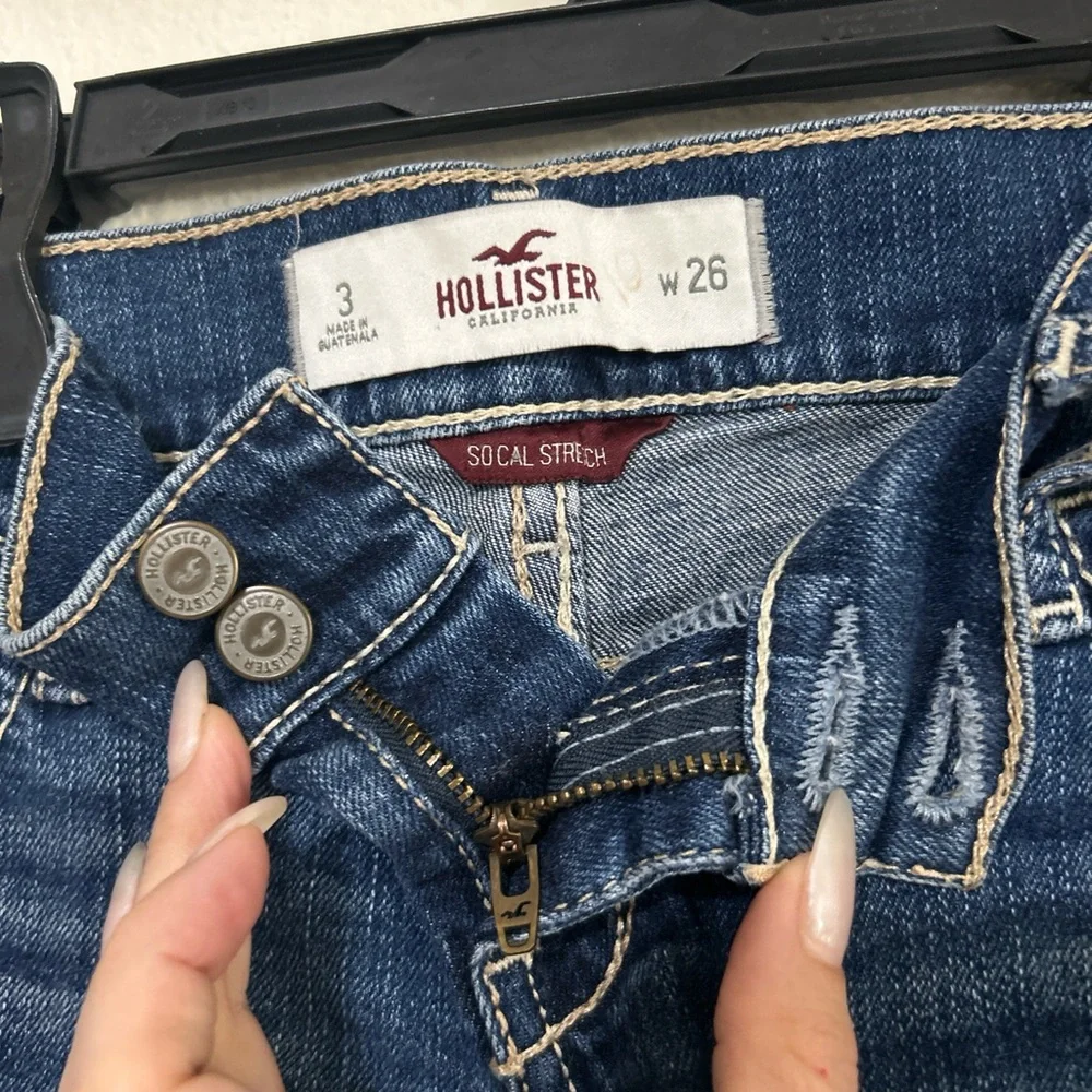 Y2K HOLLISTER Low-Rise Distressed Denim Shortie Shorts So Cal Stretch Size 3/26 - Picture 3 of 5